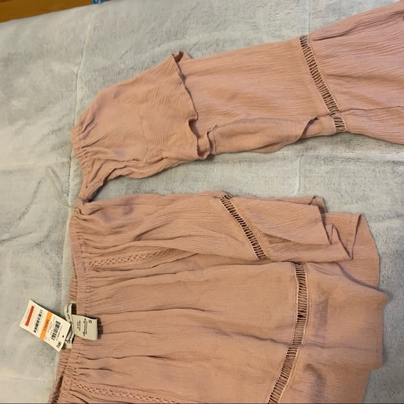 NWT pink off the shoulder shirt​​​ - Picture 5 of 6